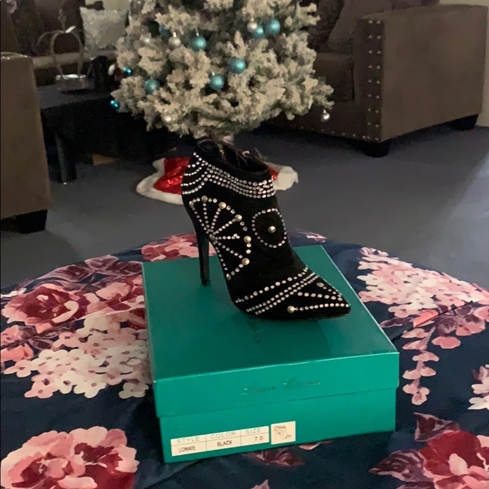 Lauren Lorraine new with box black shoe booties